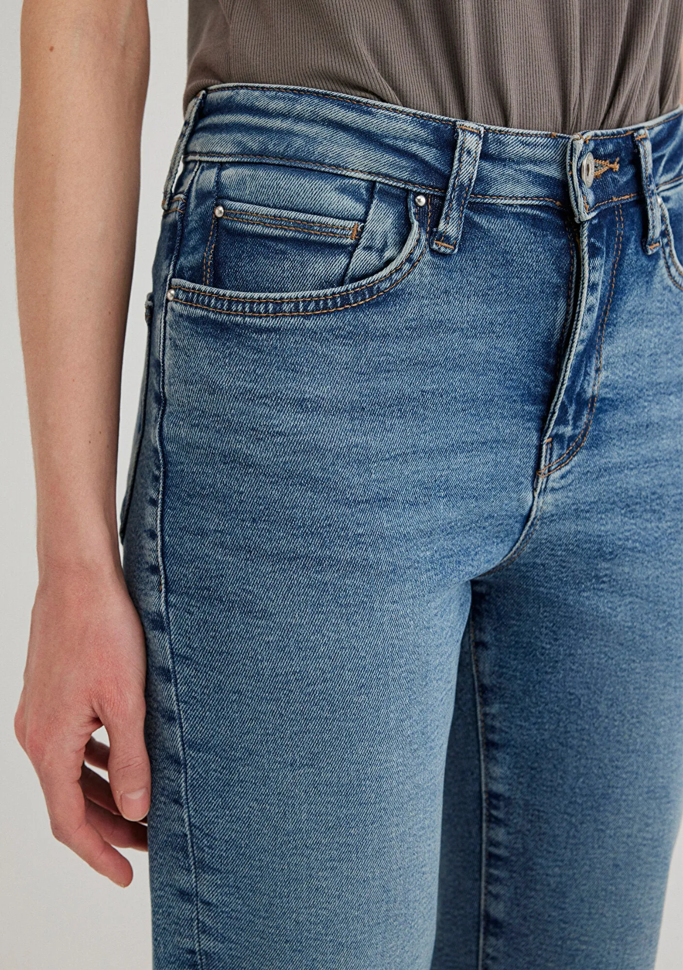Cindy Mid Vintage Gold Shape Jean Pants