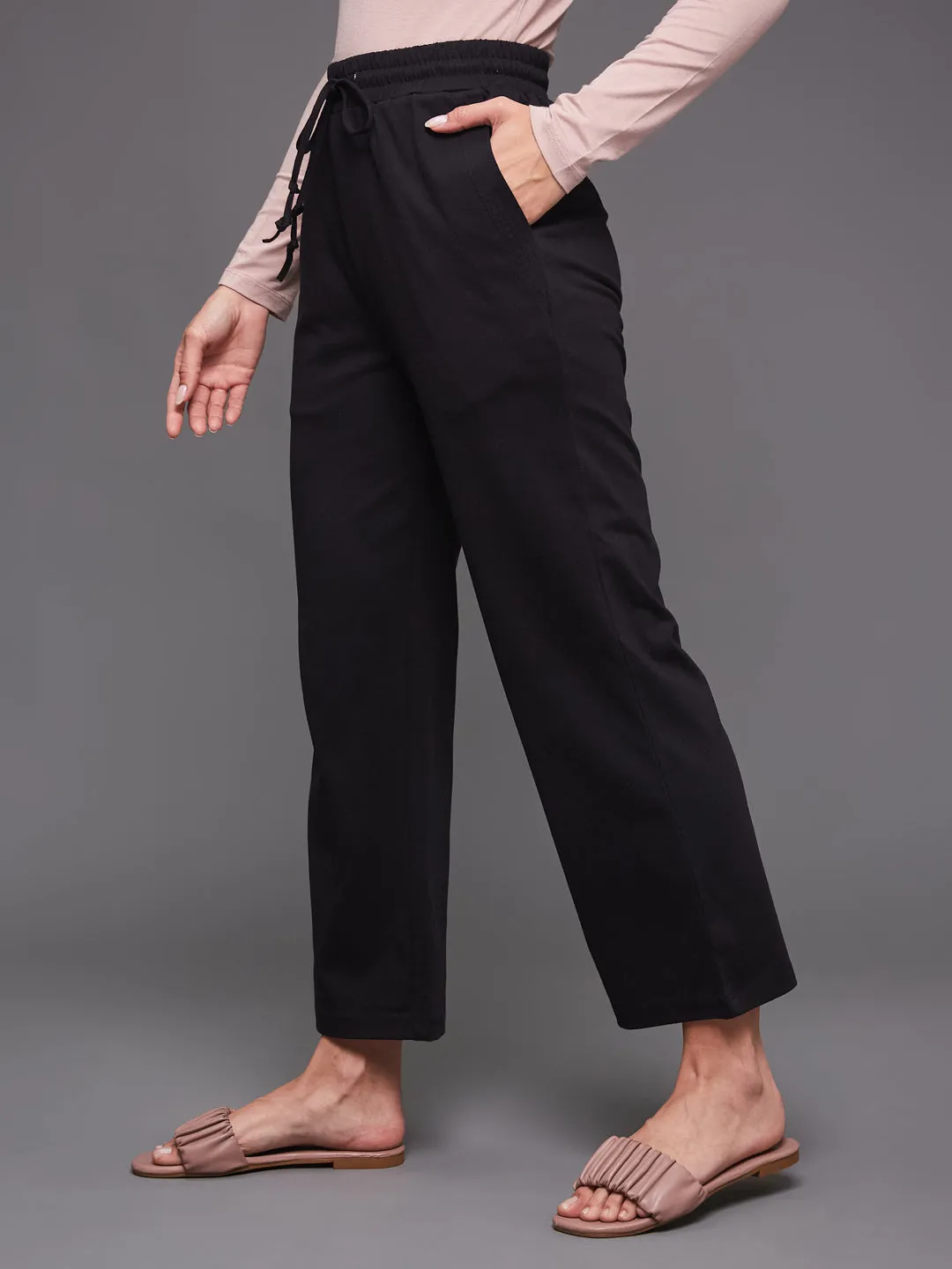 EYELET DRAWSTRING BOTTOM- BLACK