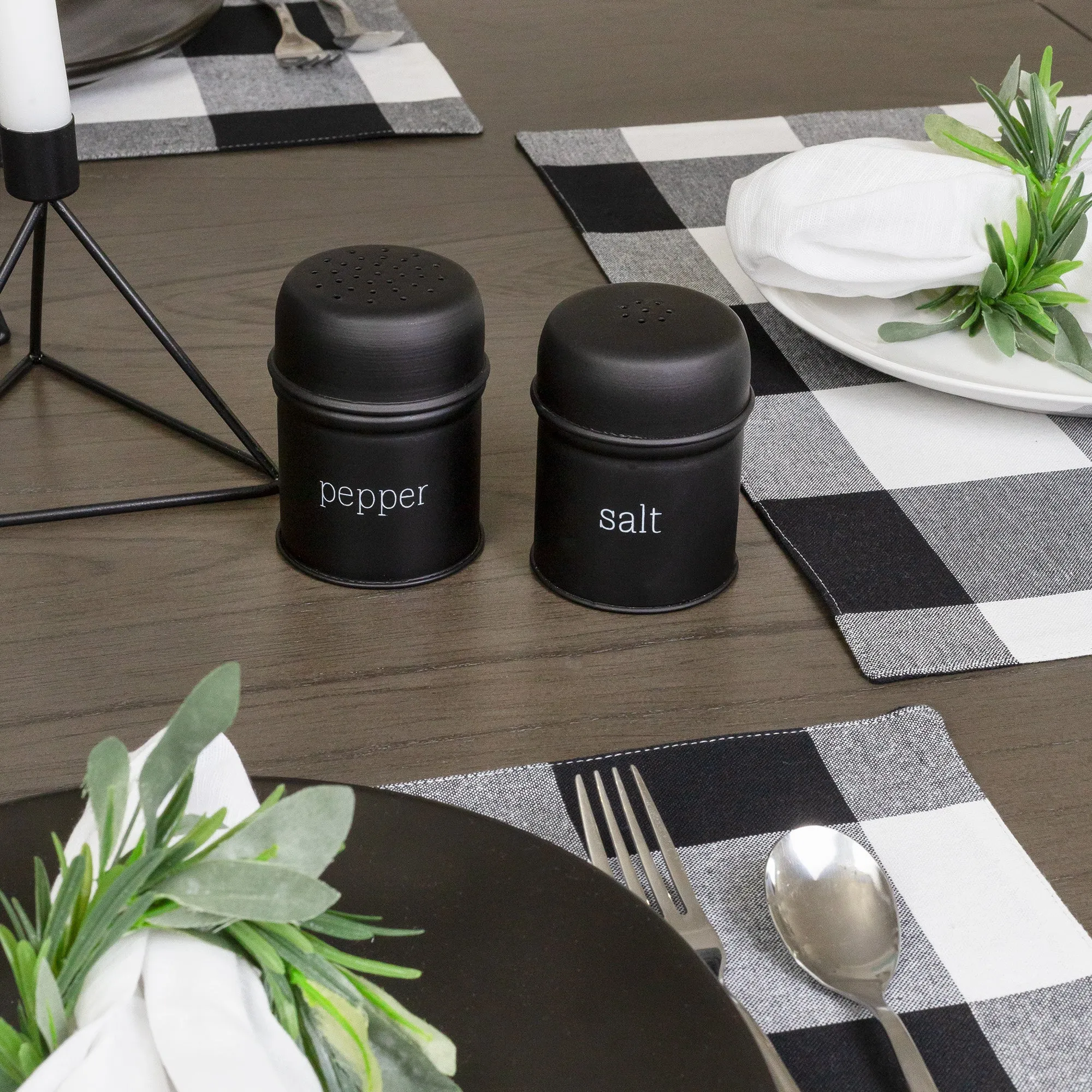 Farmhouse Salt and Pepper Shaker Set