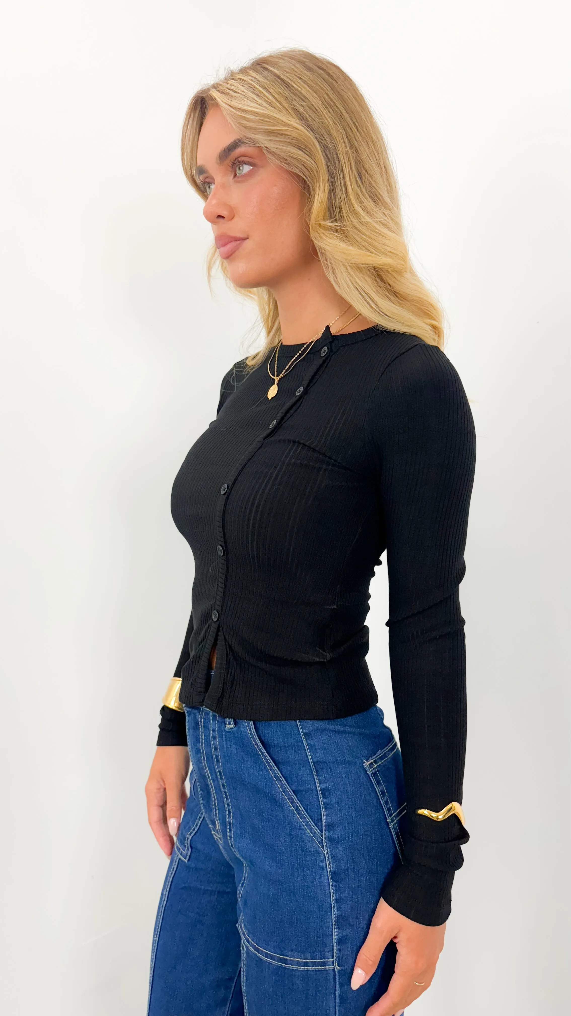 FREYA BUTTON LIGHT WEIGHT KNIT TOP - BLACK