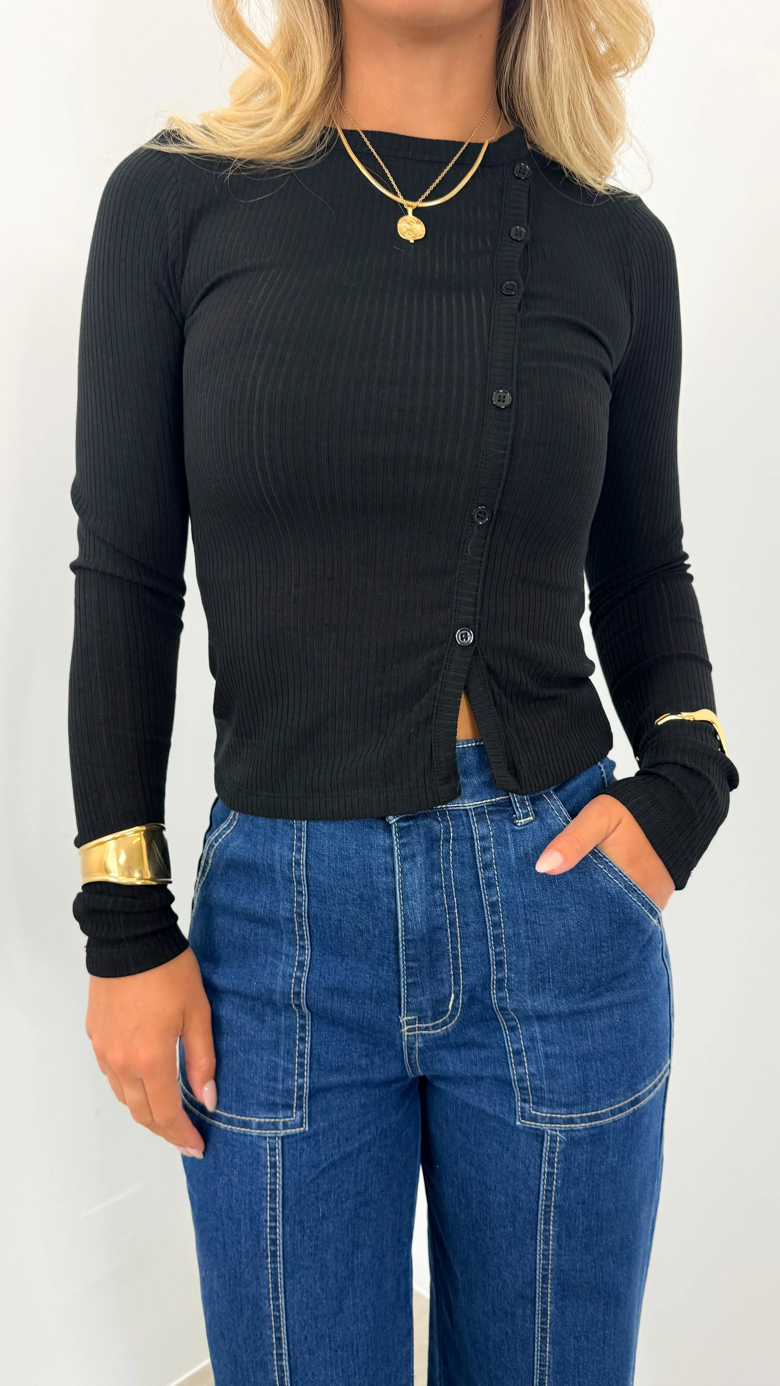 FREYA BUTTON LIGHT WEIGHT KNIT TOP - BLACK