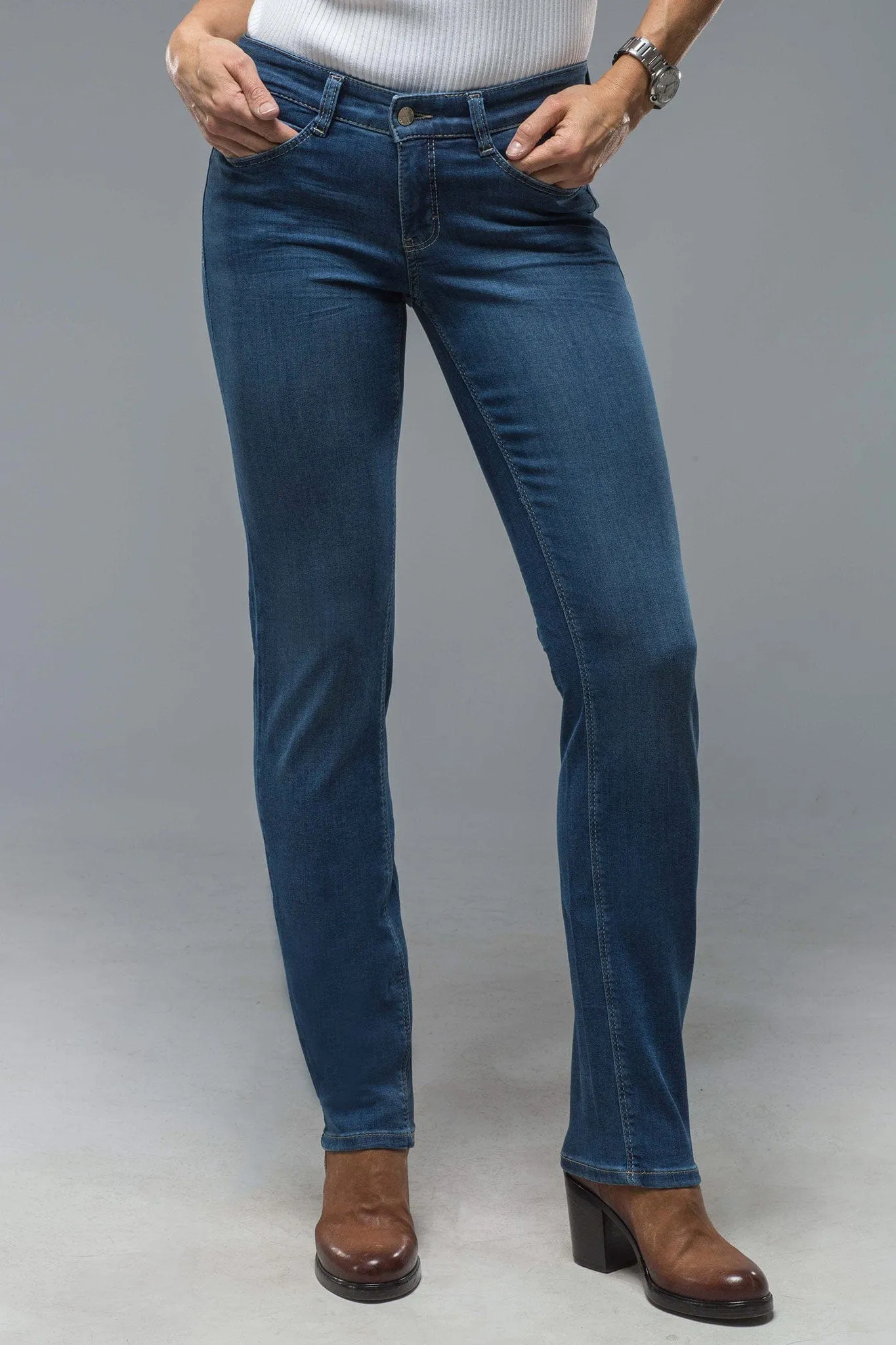 MAC Dream Straight in Medium Blue