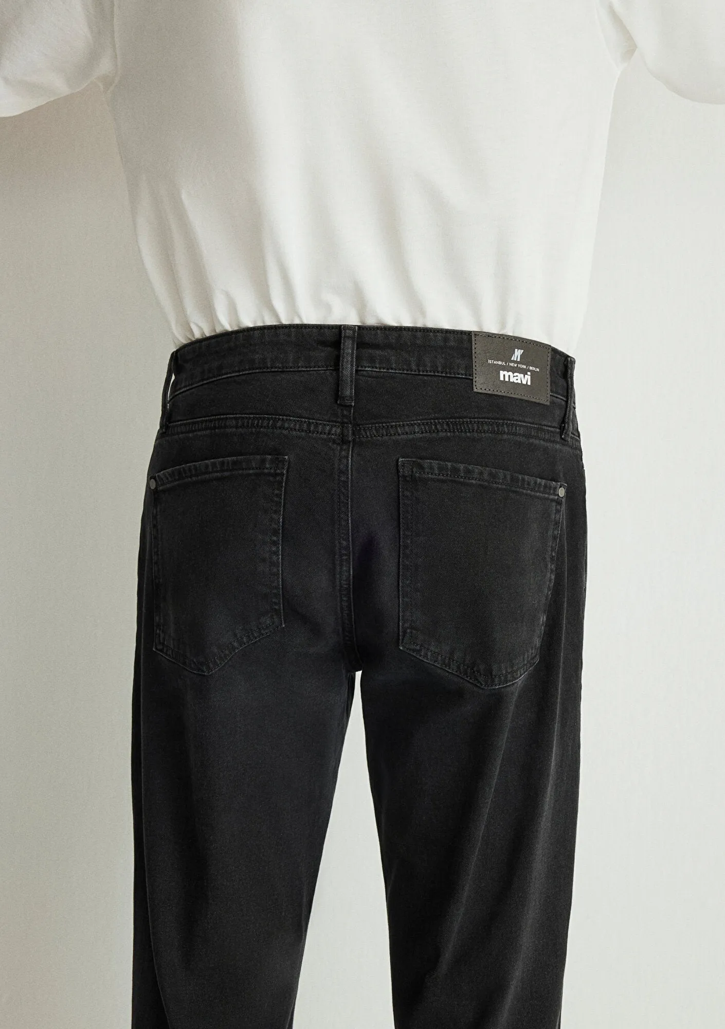 Milan Smoke 90s Comfort Jean Pants