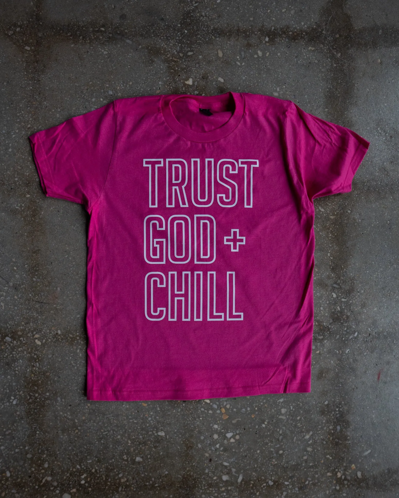 Outline Trust God   Chill Kids T-shirt