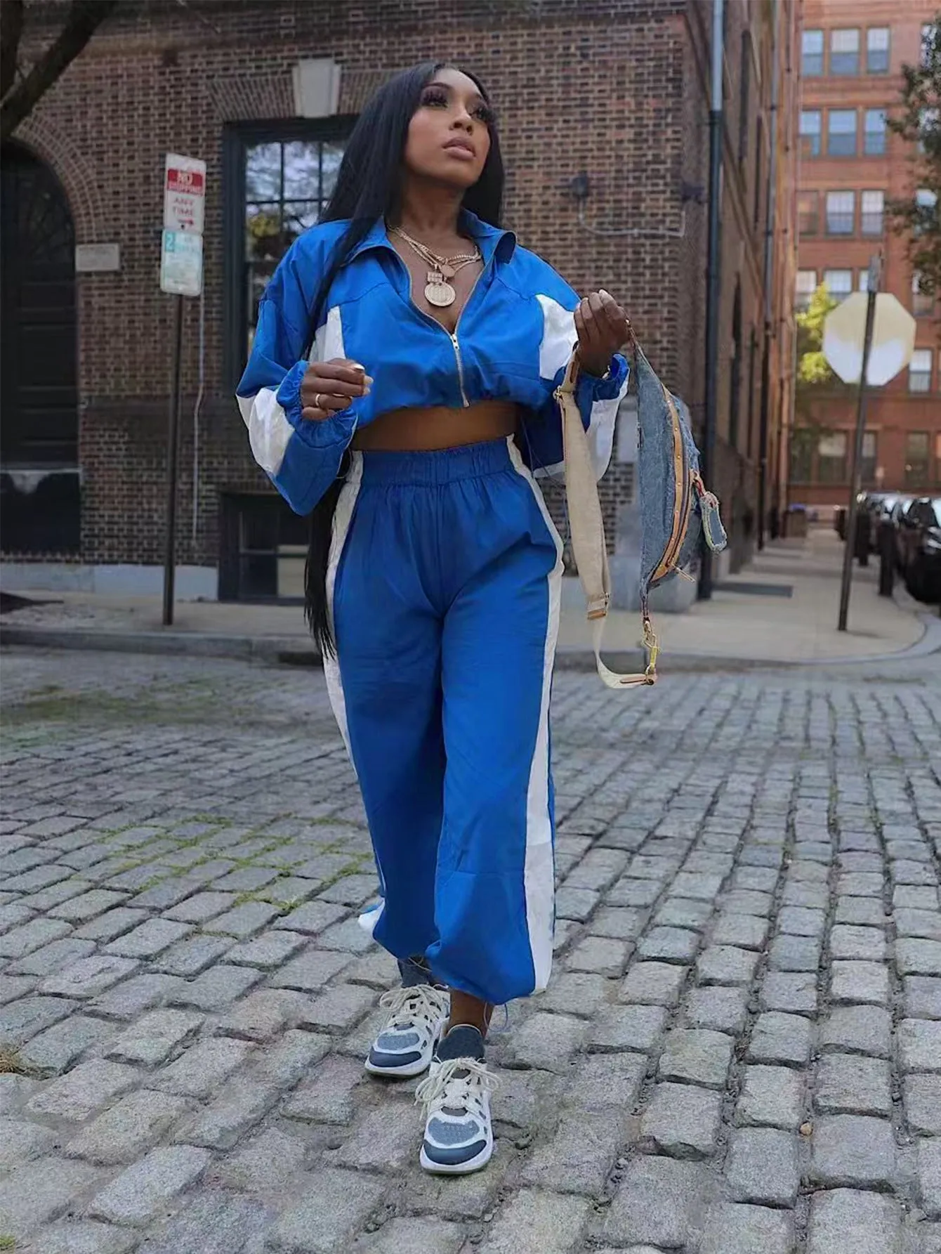Sporty Two-Piece Set with Zipper Jacket and Relaxed Fit Pants