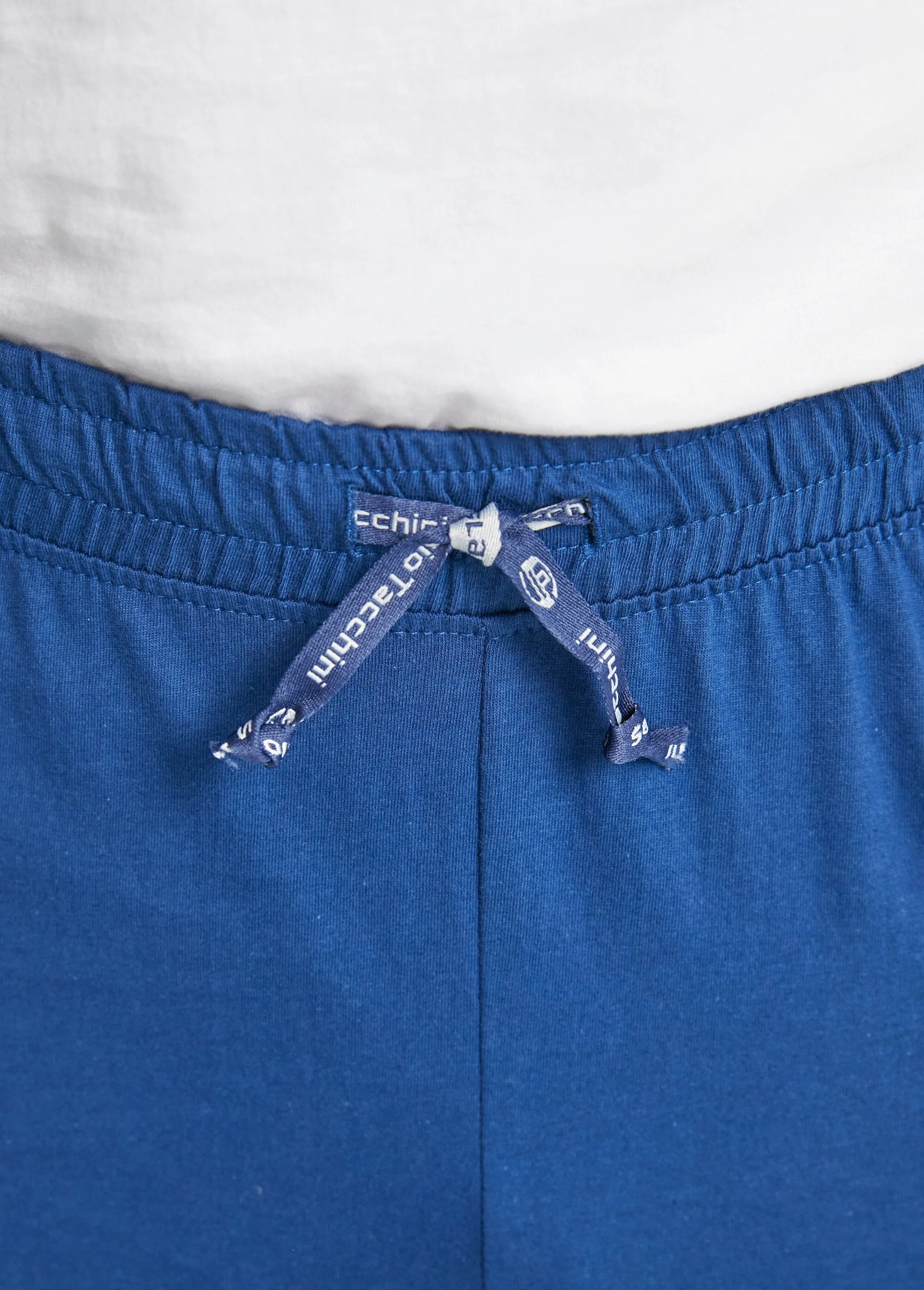 Tight-fitting sweatpants